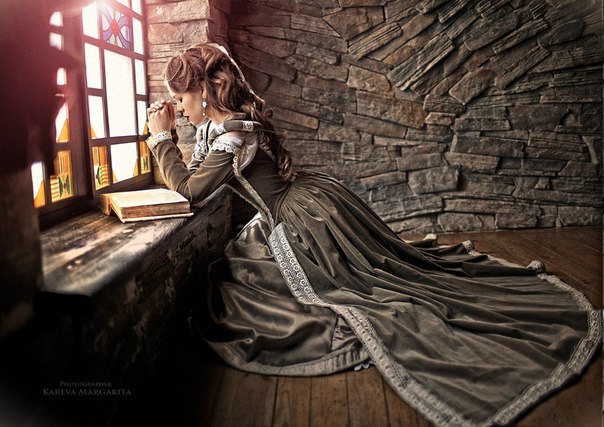 helycharlotte:  By Kareva Margarita 