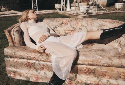 Margot Robbie - by Lachlan Bailey for Vogue Australia - Dec...
