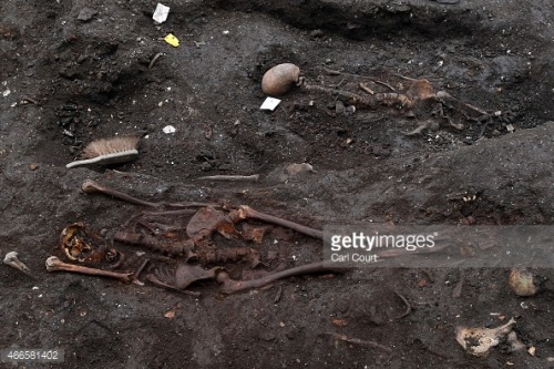 gettyimagesnews: Skeletal remains are uncovered at the Bedlam burial ground where it is believed ove