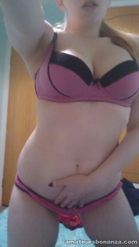 amateursbonanza:  More girls and videos on our official site  http://mostly-amateurs.tumblr.com/submit