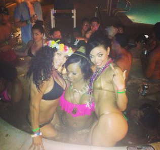 assondeck:  Nothing but sexy ladies with (A.O.D) #A$$OnDeck!