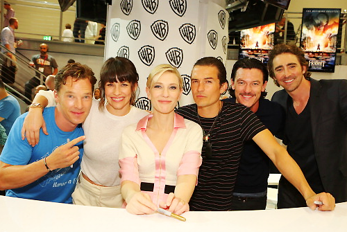 whatmakesyoulove:  The Hobbit cast signing to fans in Comic-Con International 2014  