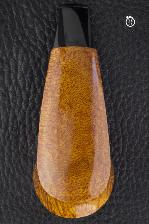 Yeti Pipe #337A smooth eskimo I made for the Chicago pipe show, this piece has the best birds-eye gr