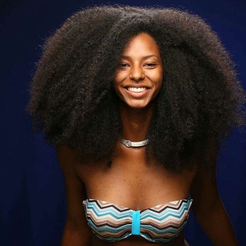 @luciana__tavares #luvyourmane #naturalhair #blackisbeautiful #2FroChicks #AllAboutCurls #bighair #A