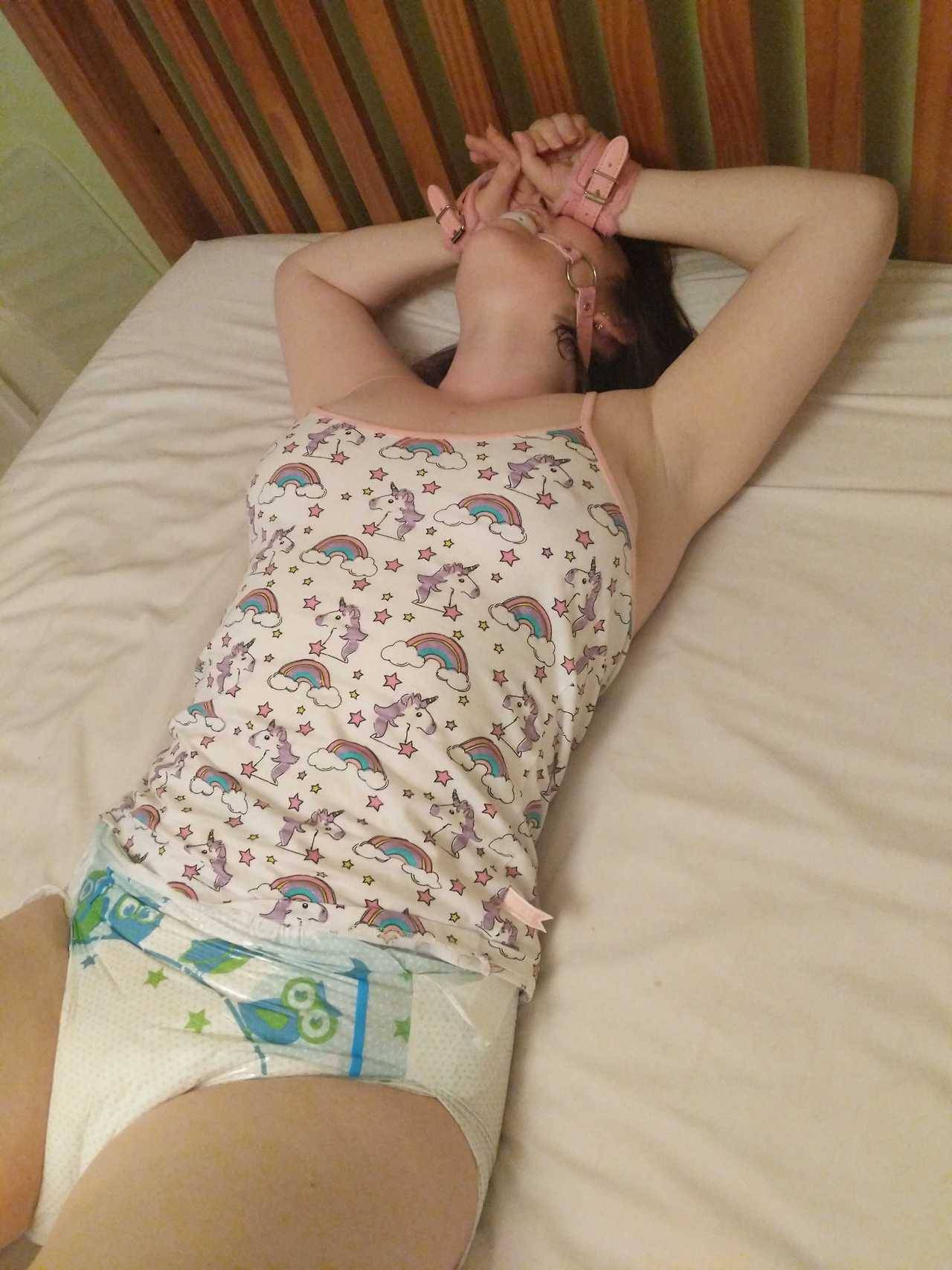 abgirlanddaddy:As requested by @diaperlust21, here’s what happens when I have a