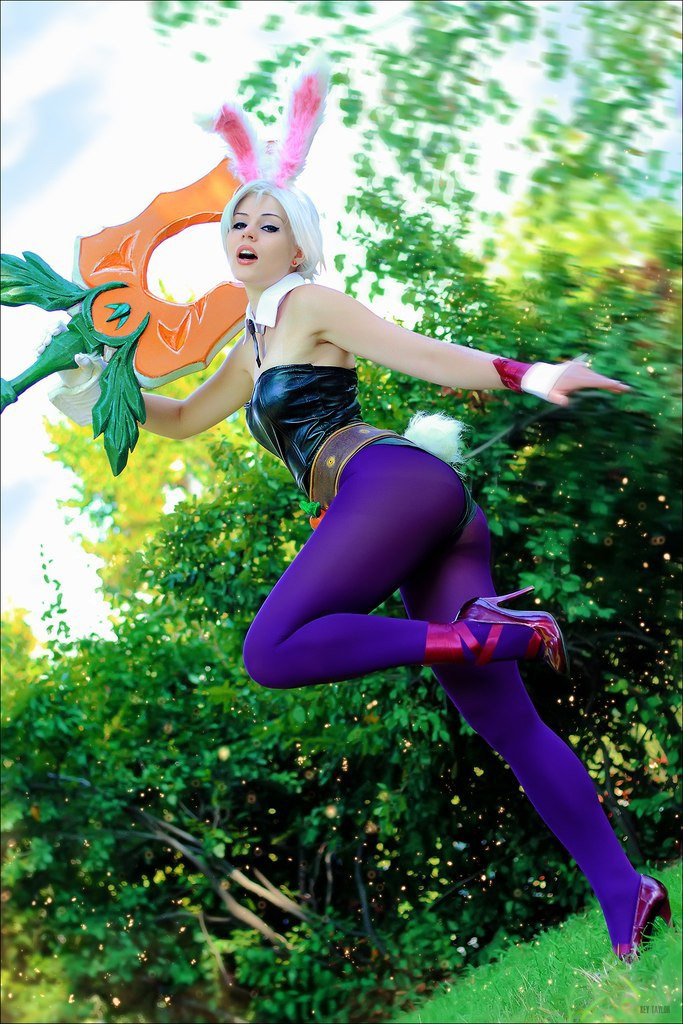 cosplayblog:Riven (Battle Bunny skin) from League of Legends  Cosplayer: Magma Ichios [DA