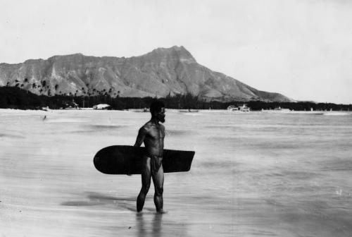 Celebrating the Hawaiian and polynesian loincloth styles: click the photos for the captions.