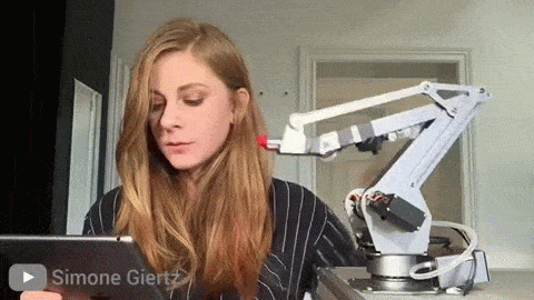 grandesauterell: silosenovengo:  [Lipstick robot]   mécatronique de mes fesses,