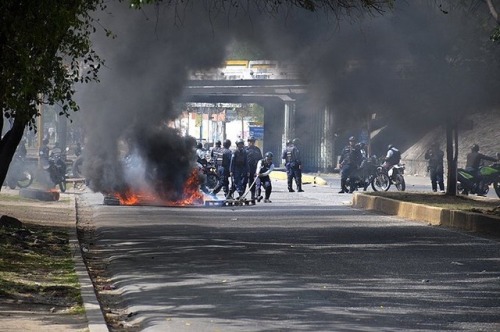 krusca:ironhoes:These are pics of the protests occurring in Venezuela right now. The people are goin