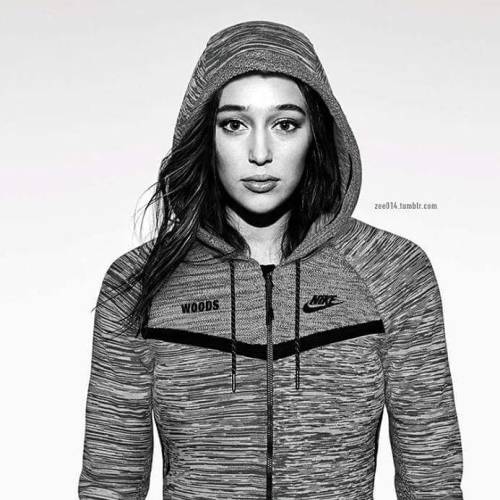 Fanfiction Friday: Athletic Lexa edition in honor of today&rsquo;s #uswnt soccer game Pix by @ze