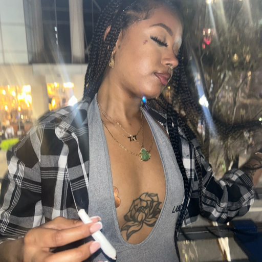 pastel-pwussy:  lovebyblu:  thetattedstoner:  When the weed man put a Lil extra in the sack     lmao  One of my favorite gifs lol