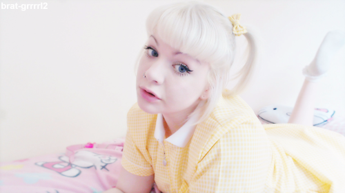 brat-grrrrl2:    💙   💗   💛    