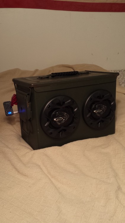 teague2a:  well, i got bored again this weekend. which means that i decided to pick up and old skill i had of wiring sound systems and put it to good use, and about 贄 later i not have my very own ammo can speaker system.its a self contained unit so