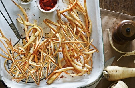 Spicy parsnip shoestring fries