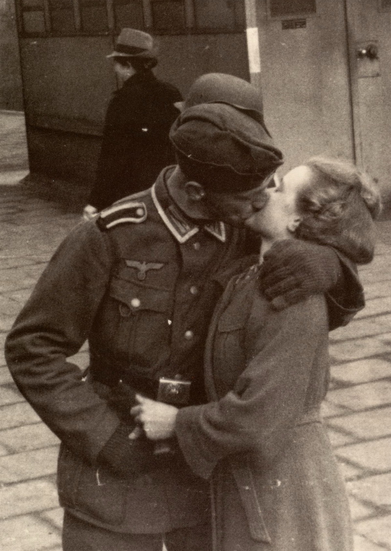 World War II Kissies