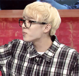 15foreverjiminyerin:Jimin’s reaction to Jae’s ‘swag aegyo’