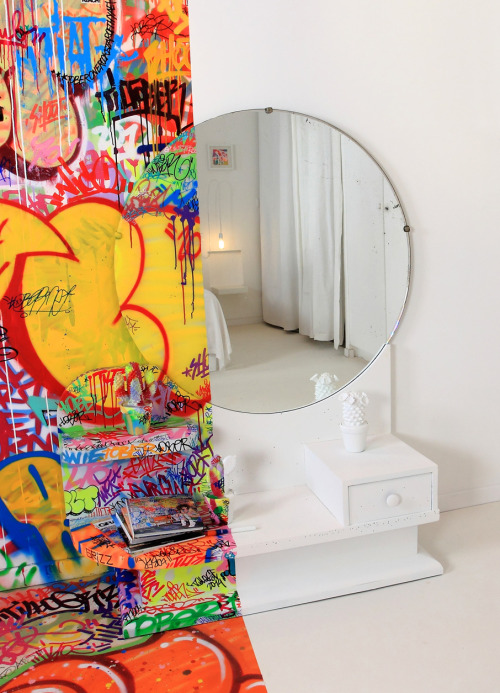 artmesohard:  French Graffiti artist Tilt has transformed a Marseille Hotel Room with incredible artwork.The room was divided in half by a clear line with one side being entirely white and the other being completely covered in graffiti, including the