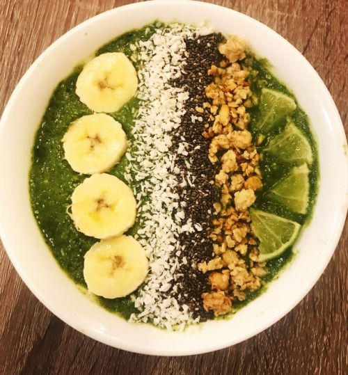 Green pineapple smoothie bowl with bananas, coconut, chia, granola, lime 