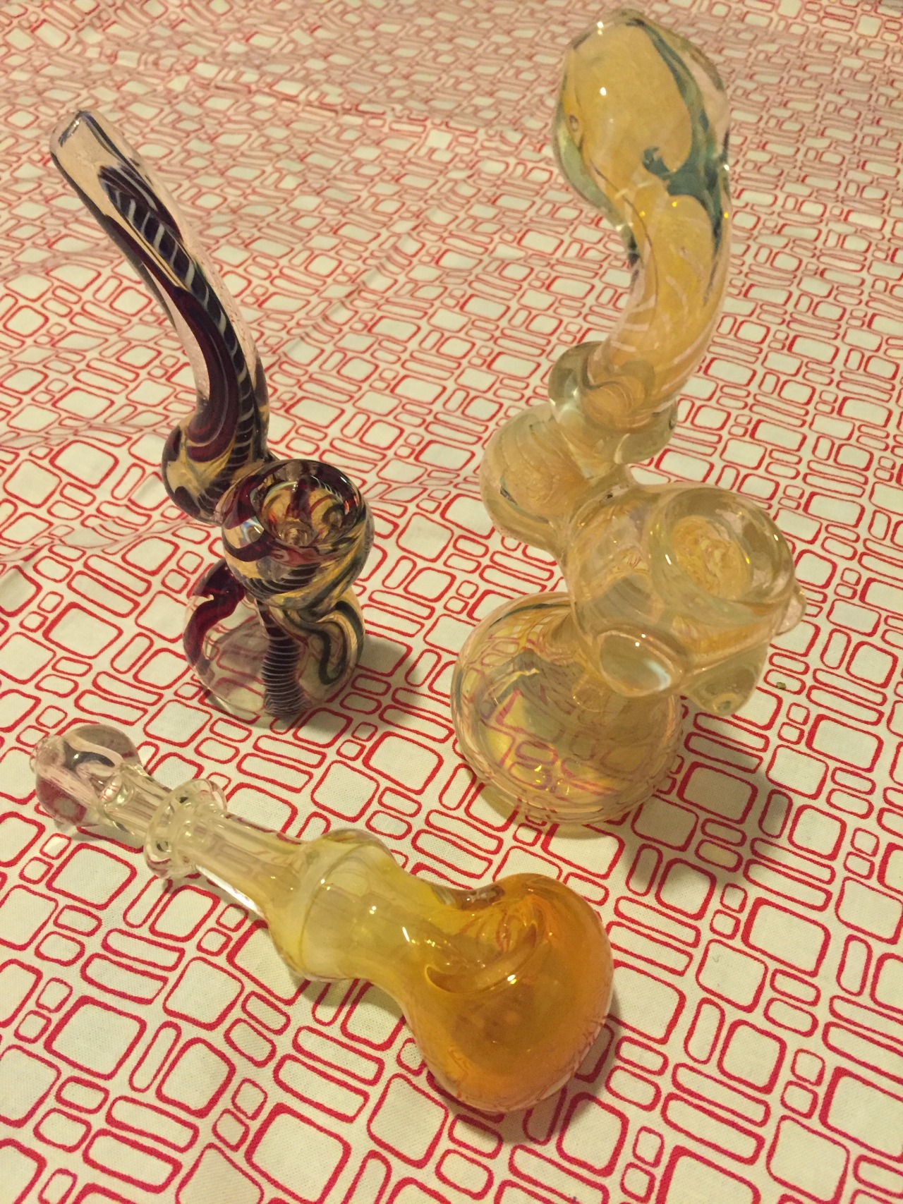 reeferkitten:  Giveaway includes: two bubblers  pipe  12 inch pipe  4 juicy jay