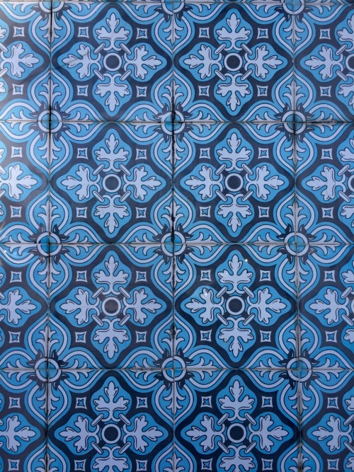 travelingcolors - Portuguese azulejo (by Nacho Coca)Follow me...