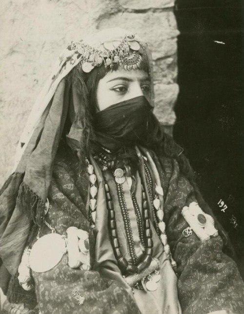 nnnorthaaafrican: Portrait of an Iranian woman wearing traditional jewelry, 1900/1925.Antoin Servugu