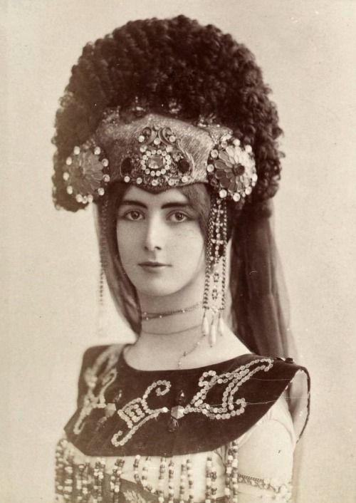 antique-royals:French actress Cleo de Merode