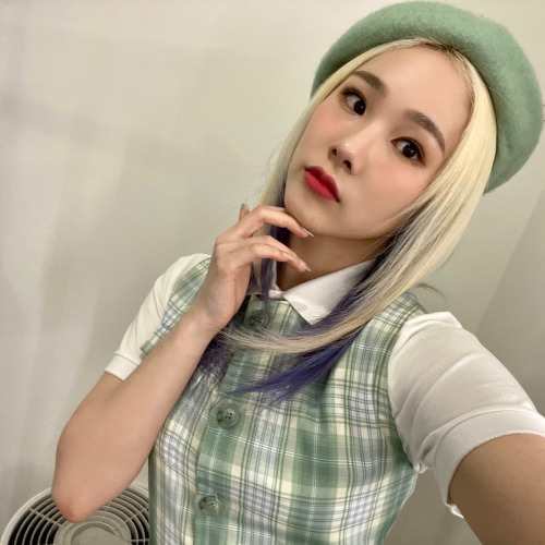 Mia (Everglow) - Selcas