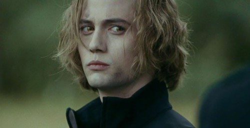Me: I Watch Twilight For The Plot