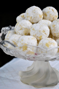 vegansandra:  Ah yes, these gluten-free creamy little balls of heaven are definitely better than Raffaello and contain only 4 ingredients. And you can make them in 5 minutes. Happy munching!http://www.vegansandra.com/2014/03/better-than-raffaello-only-4-i