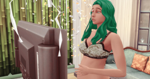 MINTIE IS PREGNANT! The baby was not agreeing with her! 
