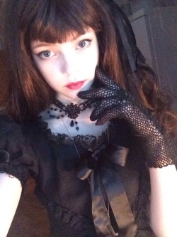 etoile-fairy:  gothic lolita ♡ hopefully