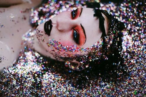 artmonia:  Shannon Peck – photographer from Norwich, England. 