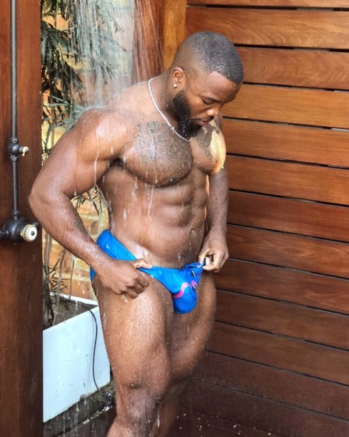biglegsbigass: itsjusthai: DAMN