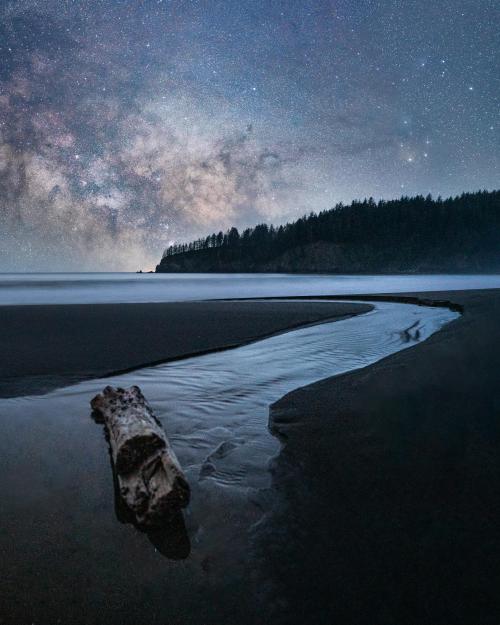 oneshotolive: Milky Way Rising over the Pacific Ocean in Olympic National Park, WA [OC] [4196x5245] 