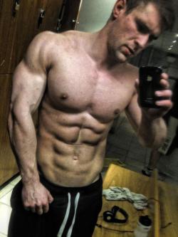 cameraphonemuscle:  Ben Mudge 