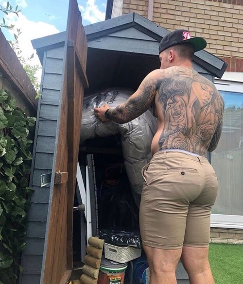 hispanicbooty10: IG: hatts17 Chris Hatton……..fuck, man. That ass needs to be given up already.