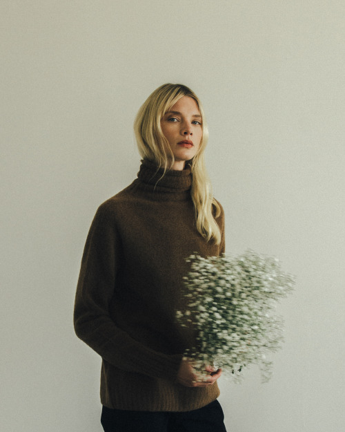 Arch The https://www.thedreslyn.com/brown-turtleneck-sweater.html