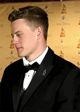 THE EYE CONTACT IS IMMACULATE