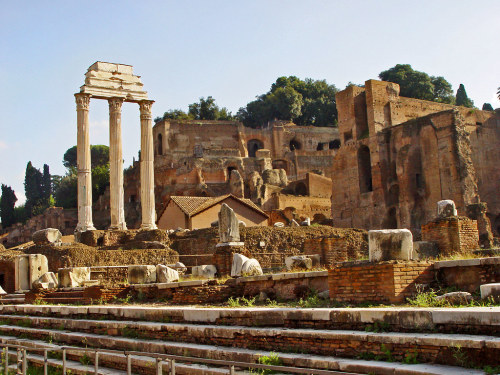 classical-beauty-of-the-past:Roman ruins by Tambako The Jaguar