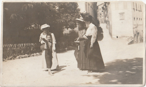 “Touring Roman Ruins” - SET of 3 - Snapshots, c. 1900s &ldquo;Dutchie Talking Italian&rdquo; is writ