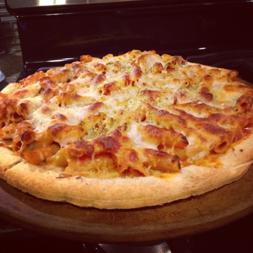 blue-eyed-hanji: typesetjez: Pasta pizza! I improvised the recipe and it turned out amazing! you are