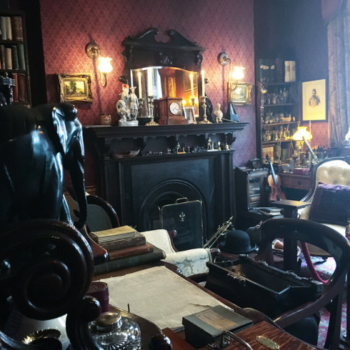 chi-va-piano-arriva-dopo: The Sherlock Holmes Museum: 221b Baker Street. “Life is infinitely s