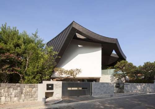 A residence in Korea #ArchitectureDesign by IROJE KHM Architects. http://bit.ly/1JeCvqf #KoreanArchi