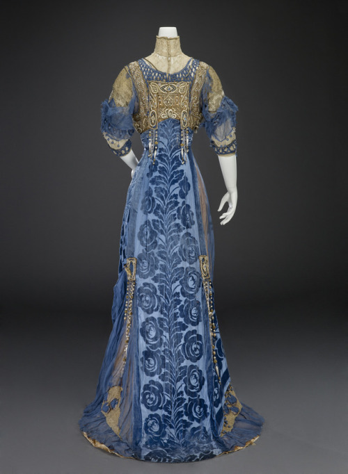 fashionsfromhistory:Evening DressGirolamo Giuseffic.1912Indianapolis Museum of Art