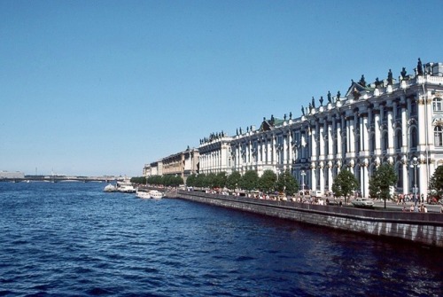 Neva Embankment, Leningrad (Now St. Petersburg), USSR (now Russia), 1976. [Набережная Невы, Ленингра