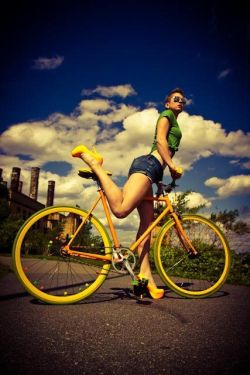 girls-on-bicycles:  Girls On Bicycle