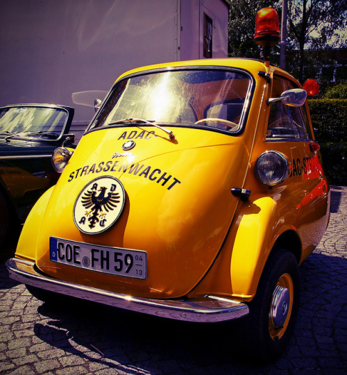 carpr0n: Starring: BMW Isetta By Carsten Hömann