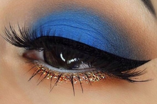 miss-mandy-m: Makeup Mondays: Blue makeup inspiration with eye makeup by MUA IG: rubina_muartistry a