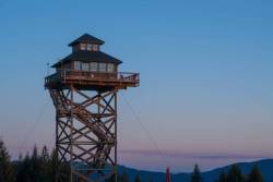 utwo:  Off the Grid and Forty Feet Up  United States Forest Service tower © airbnb.com  yup your tax money well spent