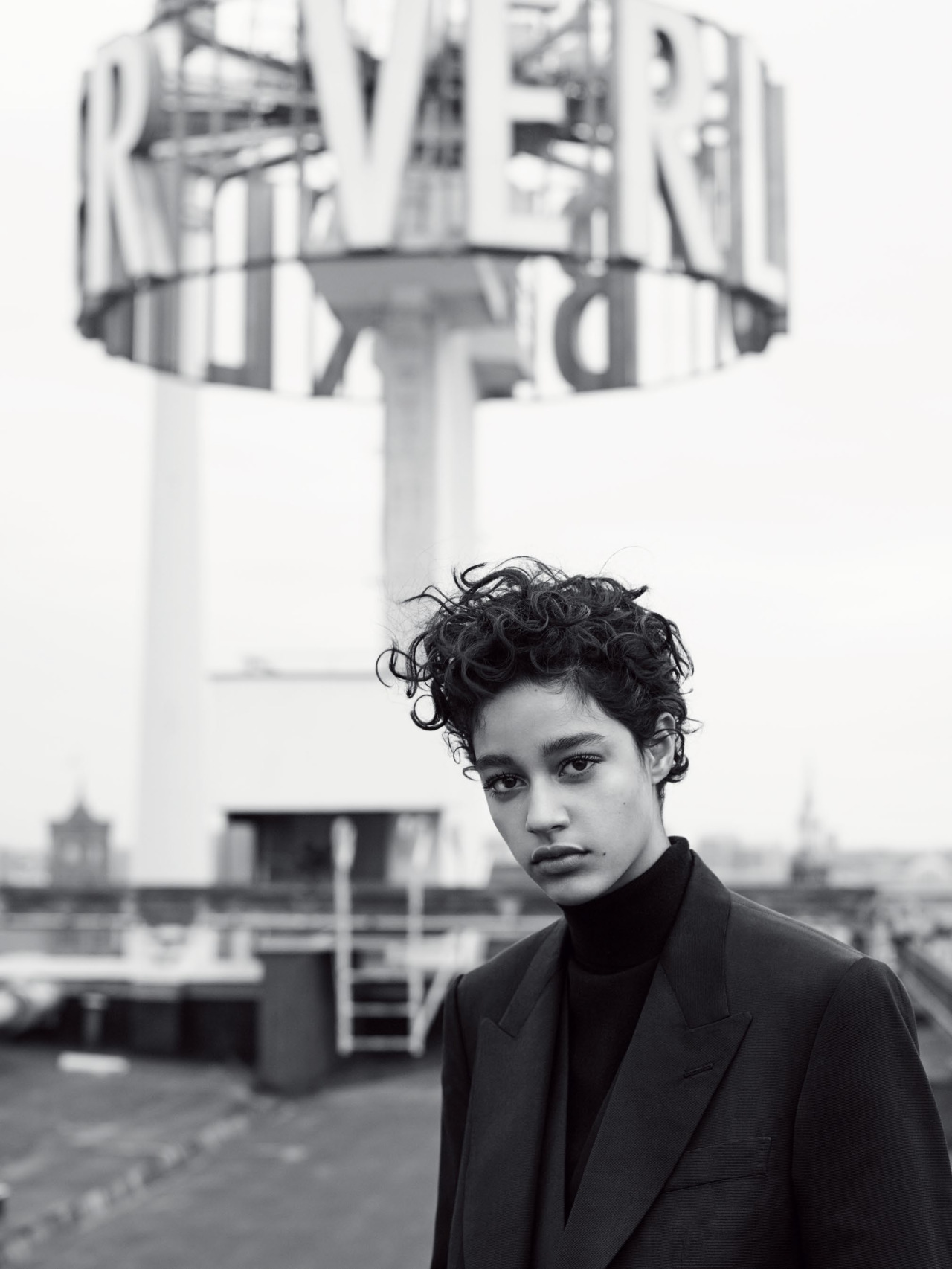 saloandseverine:  Vogue UK October 2015Damaris Goddrie &amp; Issa Lish by Karim